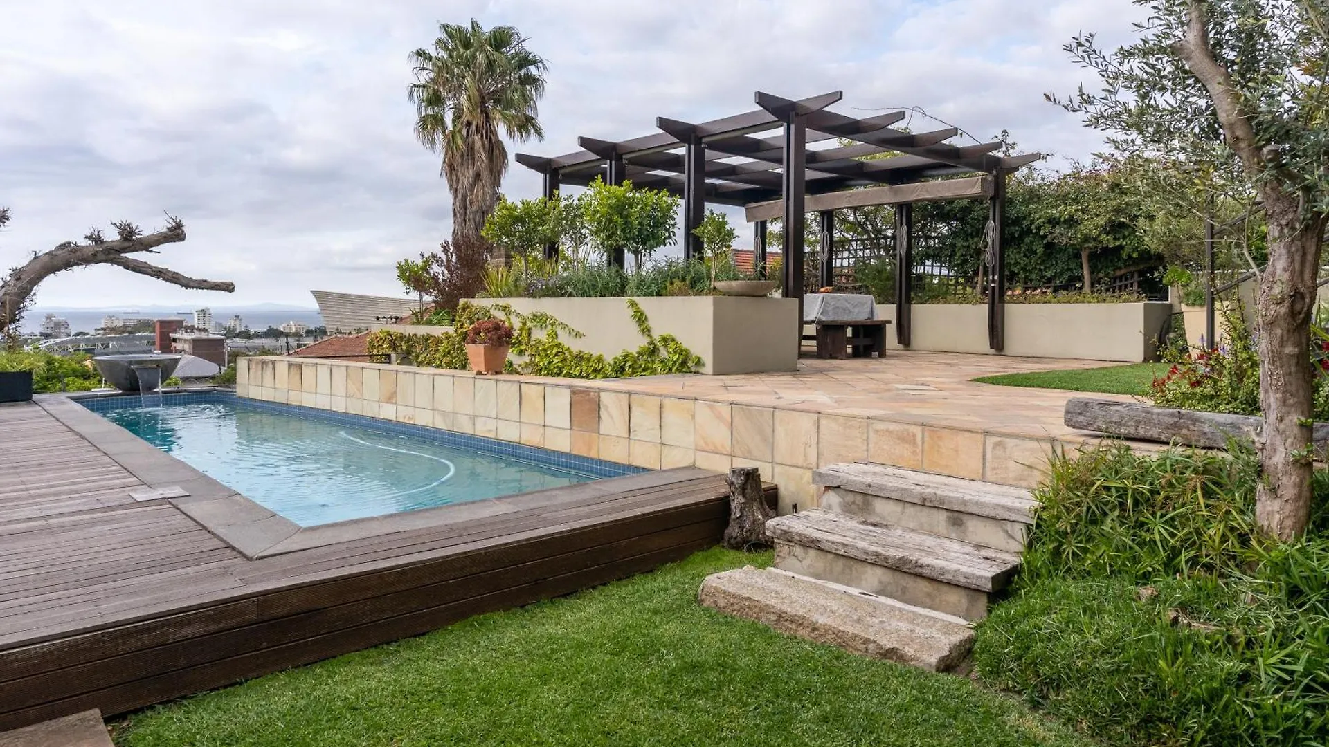 Gorgeous 3Bedroom Green Point Home Cape Town