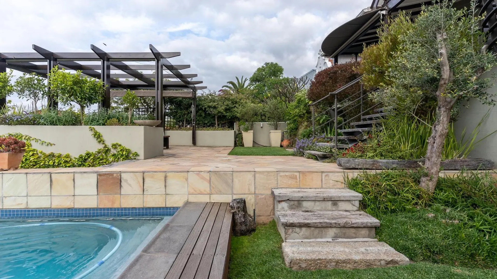 Gorgeous 3Bedroom Green Point Home Cape Town
