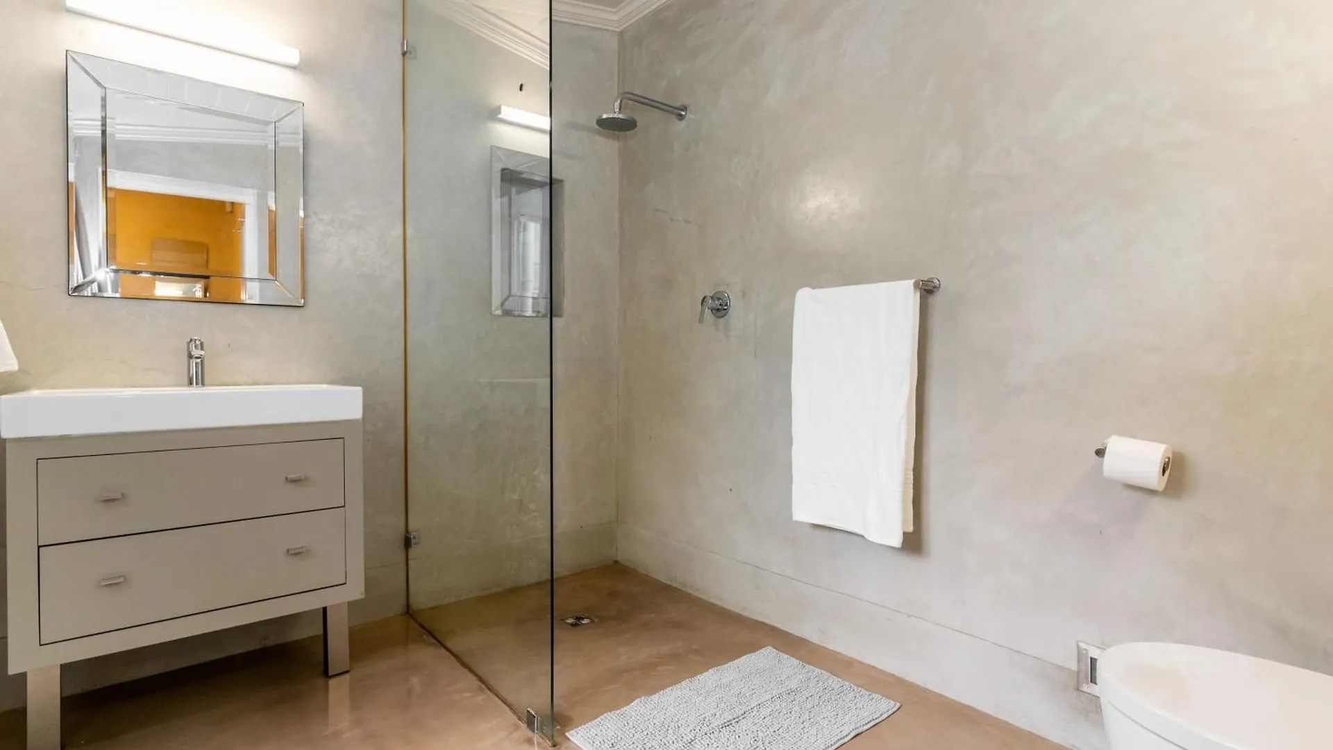 Gorgeous 3Bedroom Green Point Home Cape Town 0*,  Güney Afrika