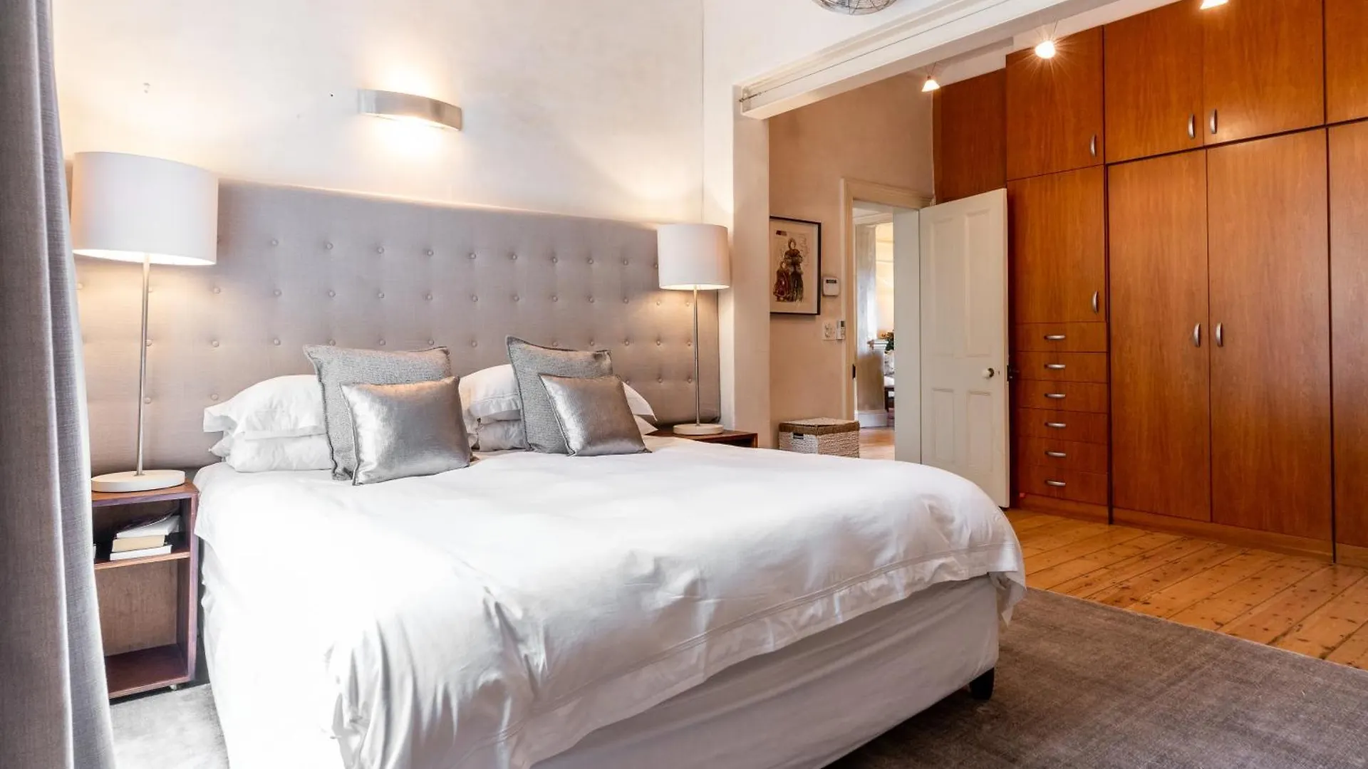 Gorgeous 3Bedroom Green Point Home ケープタウン 別荘